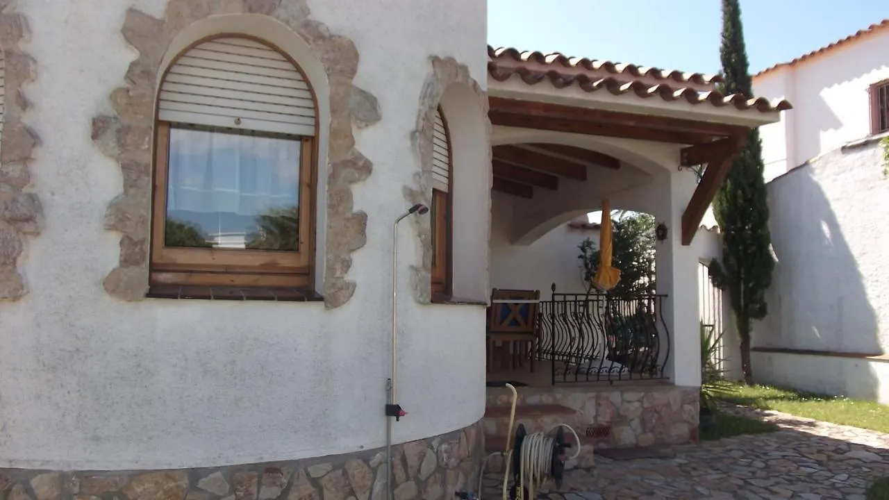 Villa Amb Jardi I Amarre Empuriabrava Holiday home